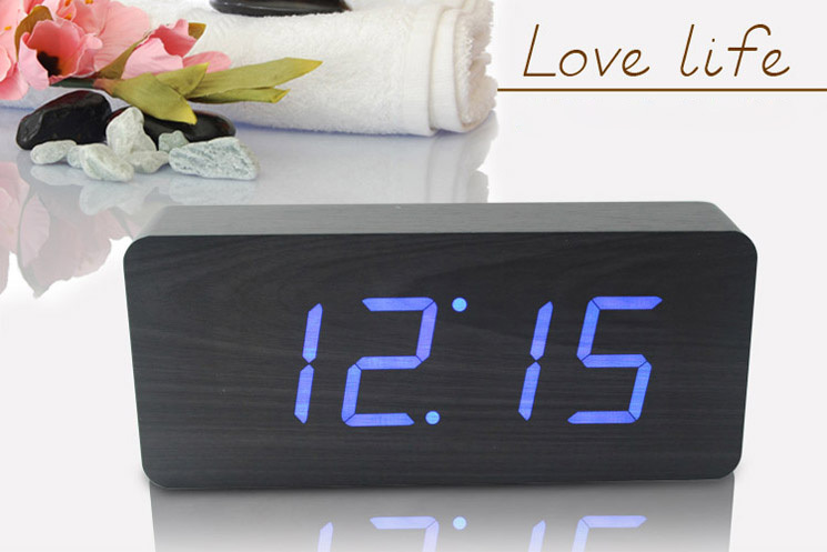 Wooden clock besar LED BIRU