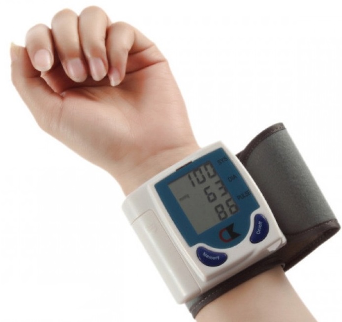blood monitor - pengukur tekanan darah digital